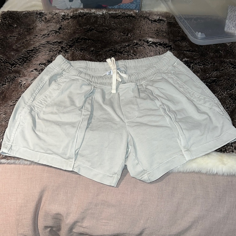 James Perse shorts with pockets
